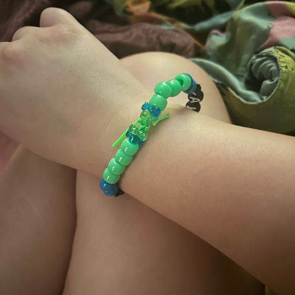 Taylor Swift Debut Handmade Beaded Friendship Bracelet - Picture 2 of 3